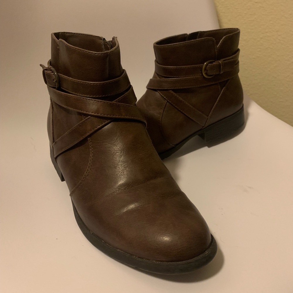 LIFE STRIDE Brown Ankle Boots